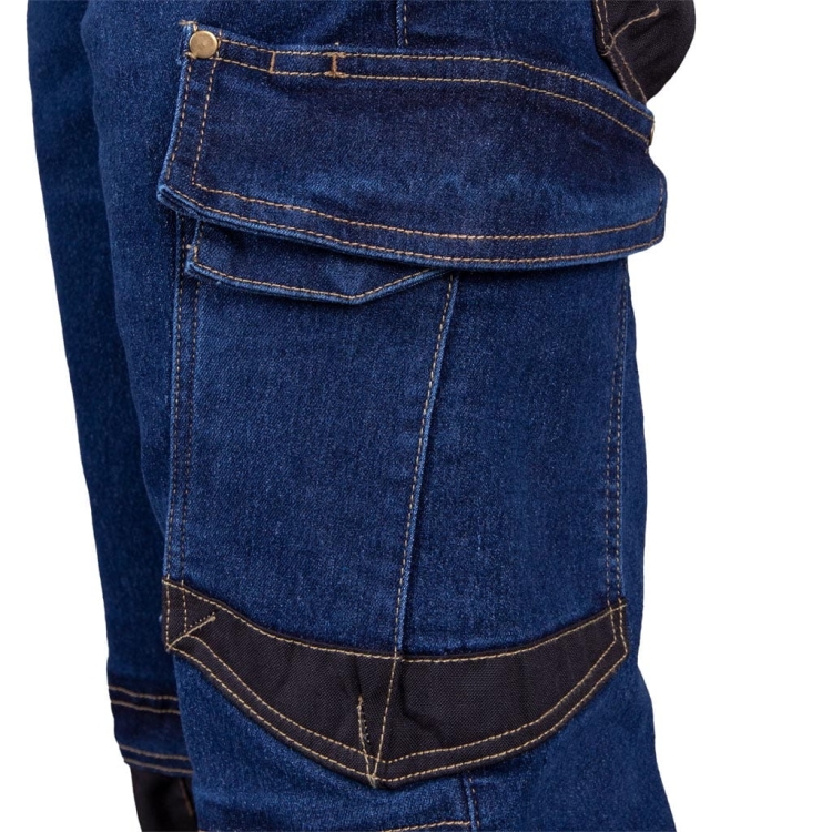 JEANS303-T - Kieszenie na lewej nogawce.jpg